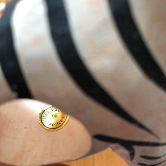 Set of 8 Wooden Napkin Ring Holders Zebra Hand Crafted Painted Vintage - Picture 4 of 12